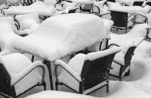 Heute Nachmittag: Straßencafe vor der Neuen Mitte in Winterberg. (foto: zoom) 