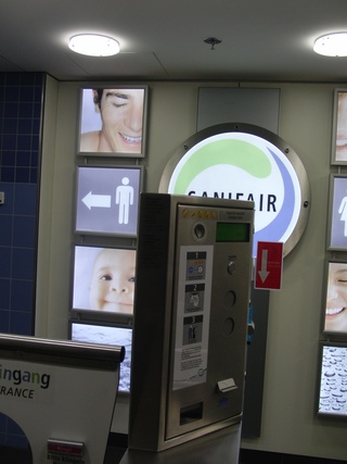 Eingang zur Toilette im Dortmunder Hauptbahnhof. (fotos: zoom)