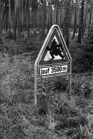 Those were the days: Straßenschild in Gorleben 1980. (foto: Chris Klein)