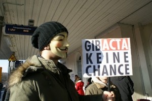 HSK-Pirat in Aktion auf dem Weg zur Anti-ACTA Demo in Dortmund. (foto***: Florian Otto)