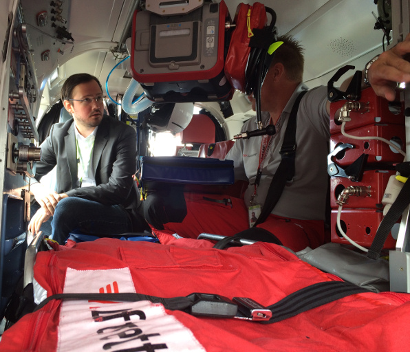 Information vor Ort: Dirk Wiese im Rettungshubschrauber (archivfoto: spd)