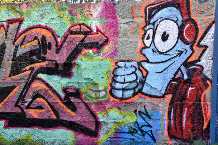 Drückt heute meine Stimmung aus: Graffito an der Waschbetonmauer hinter dem Knappschaftskrankenhaus. (foto: zoom)