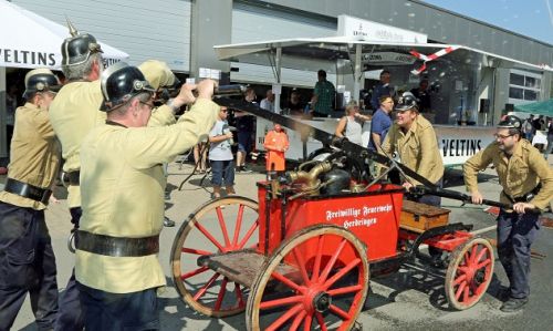 FFw Abg.-Herdringen mit der handbetriebenen Löschspritze von 1900 | Foto: Feuerwehr Arnsberg