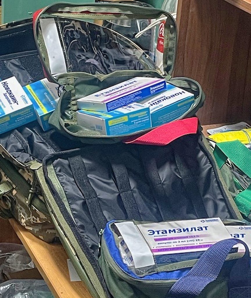 Medikamente in einem Rucksack